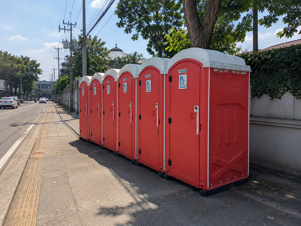Daily porta potty rental
